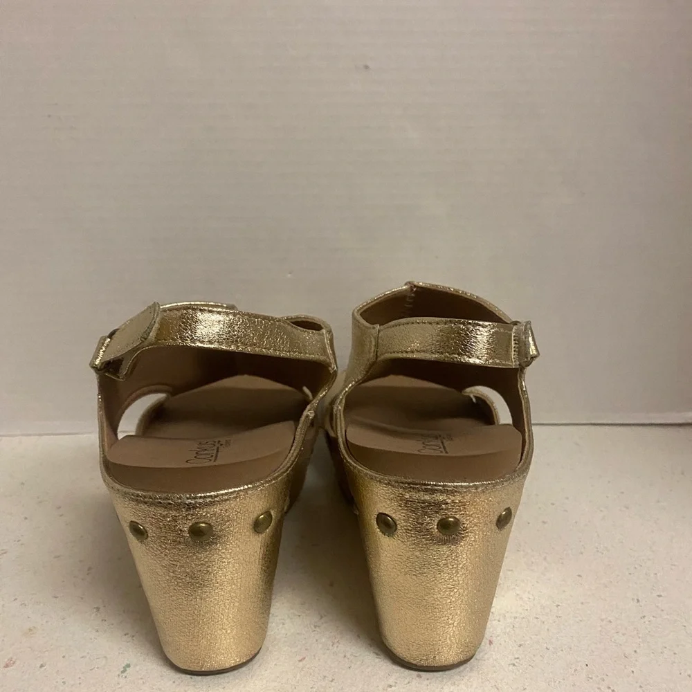 Corkys metallic gold